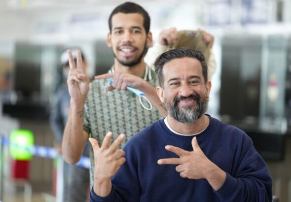 Repatriated Venezuelan migrant does President Nicolas Maduro's victory sign, popularized after the US kidnapping, while waiting to pass migration in the Simón Bolívar International Airport in Maiquetía, La Guaira state, on March 11, 2026. Photo: IG/@minjusticia_ve.