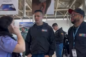 Melvin Maldonado, the new head of the Return to the Homland program receiving Venezuelan repatriated migrants at the Simon Bolivar International Airport on Wednesday, March 25, 2026. Photo: X/@minjusticia_ve.