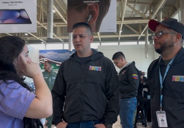Melvin Maldonado, the new head of the Return to the Homland program receiving Venezuelan repatriated migrants at the Simon Bolivar International Airport on Wednesday, March 25, 2026. Photo: X/@minjusticia_ve.