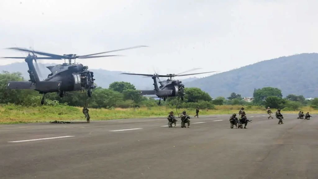 US and Ecuadorian special forces in a launch zone in Manta, Ecuador, in 2022. Photo: US Army/Staff Sgt. Matthew Griffith.