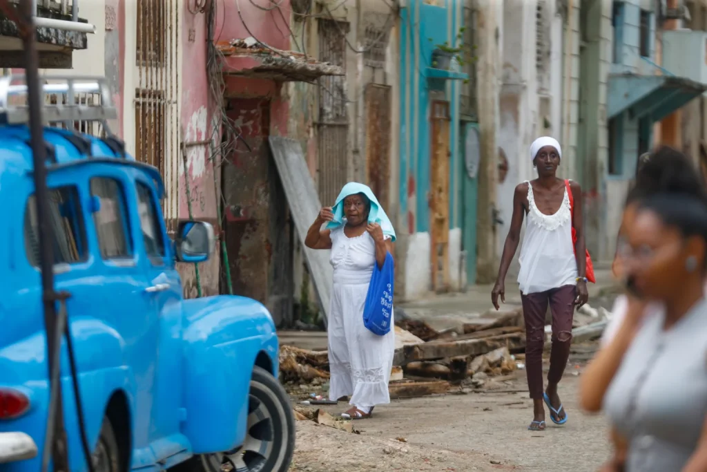 People walking and cycling on the street in Havana, Cuba on February 19, 2026, amid a US-imposed fuel embargo. Photo: EFE/Ernesto Mastrascusa.