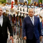 File photo of the reception of the then President of Mexico, Andrés Manuel López Obrador (right), by his Cuban counterpart Miguel Diaz-Canel, at the Palace of the Revolution, in Havana, on May 8, 2022. Photo: Yamil Lage/POOL/ EFE/File.
