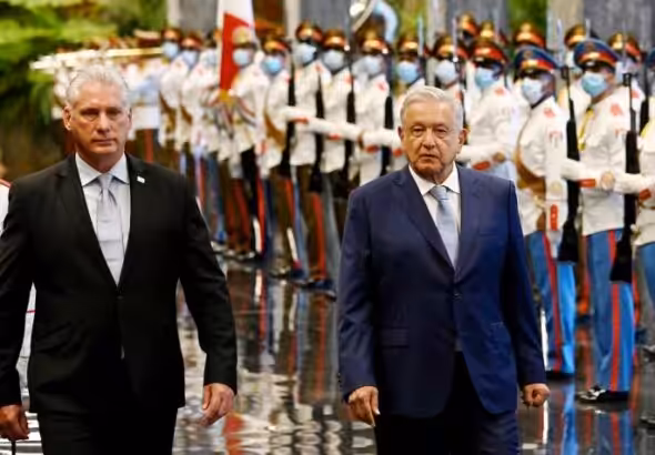 File photo of the reception of the then President of Mexico, Andrés Manuel López Obrador (right), by his Cuban counterpart Miguel Diaz-Canel, at the Palace of the Revolution, in Havana, on May 8, 2022. Photo: Yamil Lage/POOL/ EFE/File.