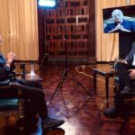 Venezuela’s National Assembly President Jorge Rodríguez speaks with journalist Luis Olavarrieta. Photo: Asamblea Nacional / Willmer Errades.