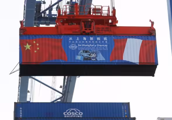 A container is lifted at Chancay Port in Peru, November 14, 2024. Photo: Xinhua.