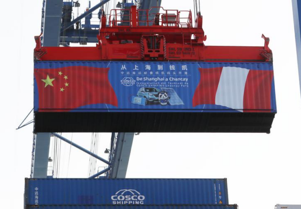 A container is lifted at Chancay Port in Peru, November 14, 2024. Photo: Xinhua.
