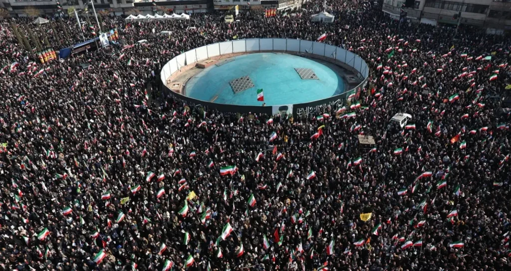 People gather in a rally to support Mojtaba Khamenei, the successor to his late father Ali Khamenei as supreme leader, in Tehran, Iran, Monday, March 9, 2026. Photo: AP.