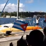 Cubans welcome activists and crew members of the sailboats Friendship and Tiger Moth, part of the Nuestra América convoy, which arrived on March 28 at the port of Havana with humanitarian aid. Photo: EFE.
