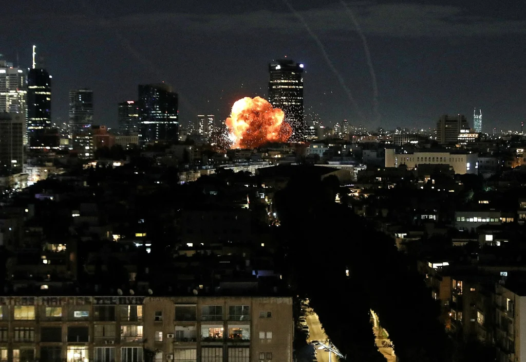 An explosion caused by a Iranian missile launched into "Israel" following "Israel" and US unprovoked strikes against Iran, in Tel Aviv, February 28, 2026. Photo: Gideon Markowicz/Reuters.