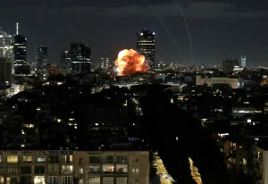 An explosion caused by a Iranian missile launched into "Israel" following "Israel" and US unprovoked strikes against Iran, in Tel Aviv, February 28, 2026. Photo: Gideon Markowicz/Reuters.