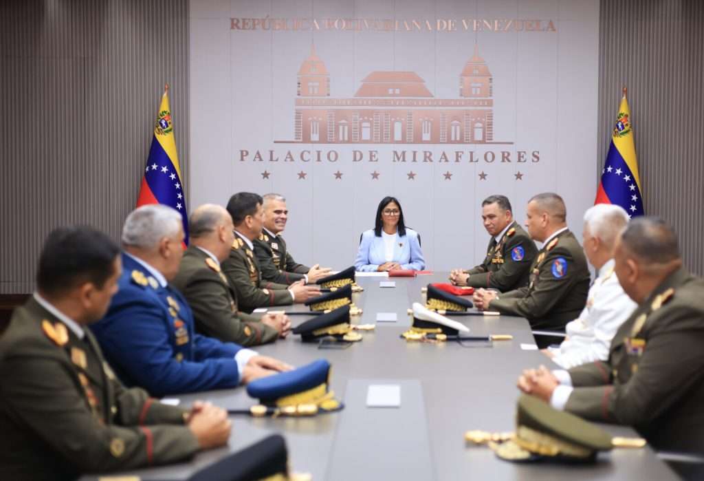 Venezuelan Acting President Delcy Rodríguez meets former Defense Minister Vladimir Padrino López and other members of the current and outgoing high command of the FANB at Miraflores Palace, March 19, 2026. Photo: Presidential Press.
