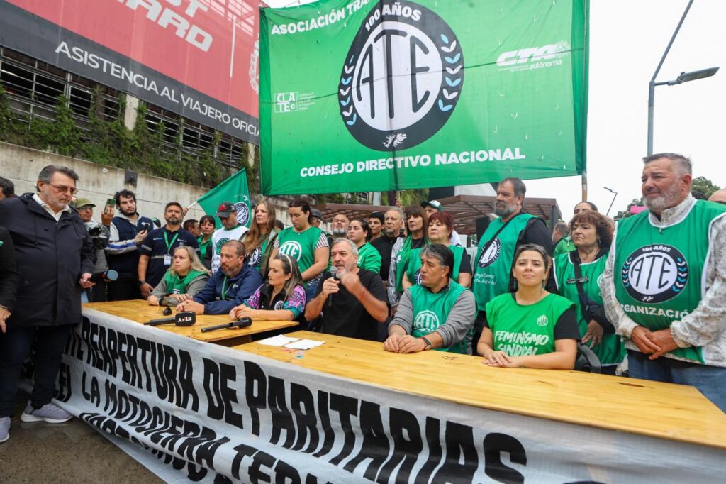 ATE members in Buenos Aires protest against President Milei's austerity policies. Photo: X/@ateprensa.