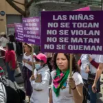 Guatemalans protesting against the sexual abuse of minors. Photo: EFE.