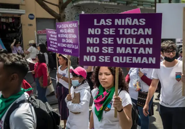 Guatemalans protesting against the sexual abuse of minors. Photo: EFE.
