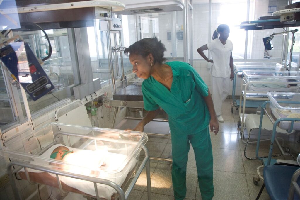 Neonatal unit in a Cuban hospital. Photo: cepr.net.