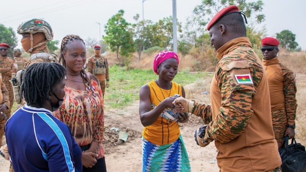 Ibrahim Traore visits women in agricultural production on International Women's Day. Photo: Burkina Faso Presidency.