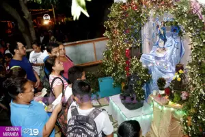Nicaraguans in a religious ceremony with the Inmaculada. Photo: Garman Miranda/El19.net.