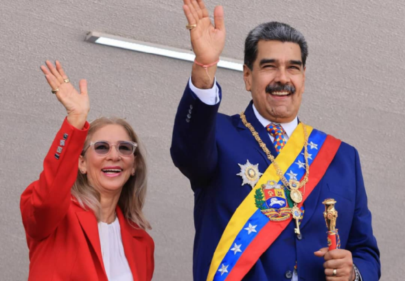 Venezuelan President Nicolás Maduro and First Lady Cilia Flores wave to their supporters. Photo: File photo.