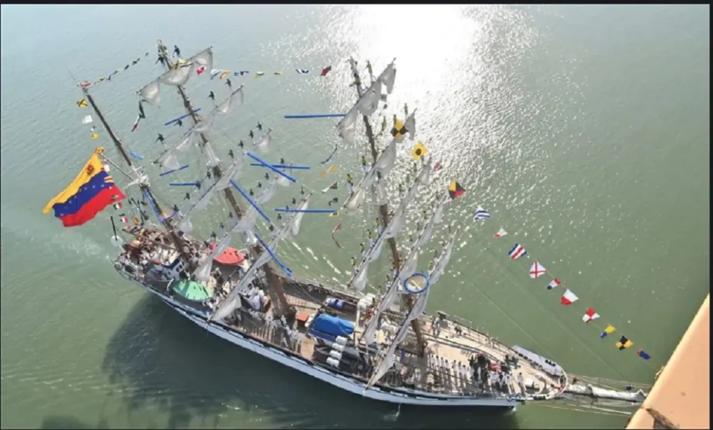 The Simón Bolívar Training Ship of the Bolivarian Navy, viewed from above. Photo: VTV.