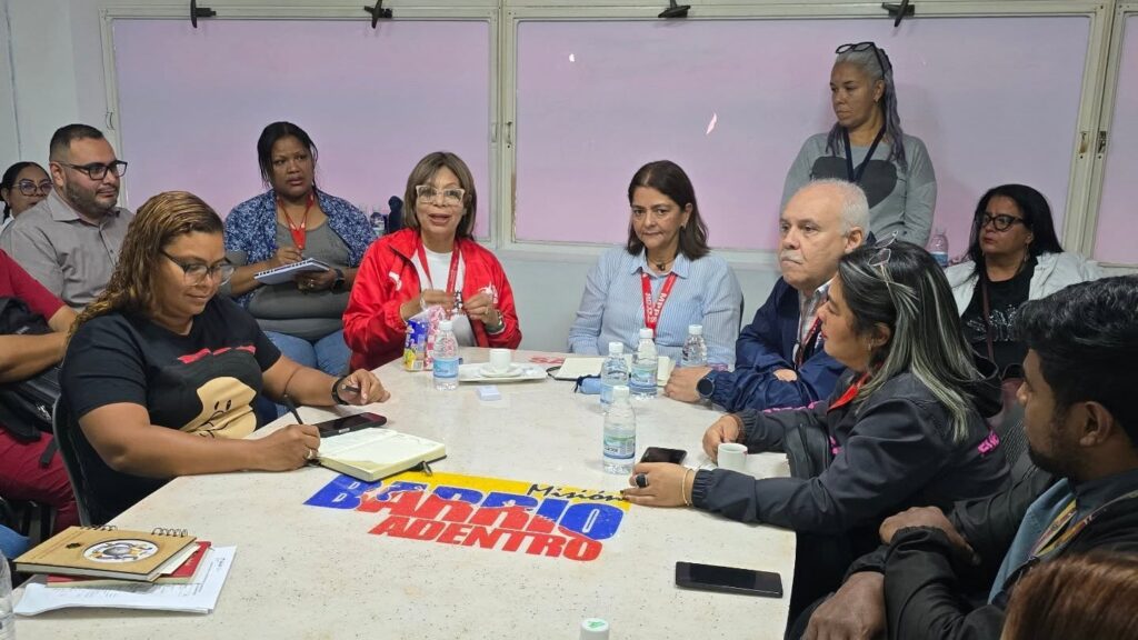 A meeting of the members of the Barrio Adentro Medical Mission in Caracas, Venezuela. Photo: Facebook/Misión Barrio Adentro.