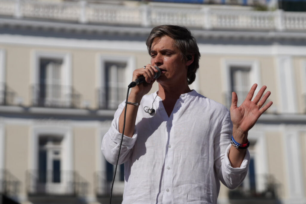 Carlos Baute at an event with supporters of Maria Corina Machado on April 18, 2026. Photo: Luis Boza/NurPhoto/Getty.