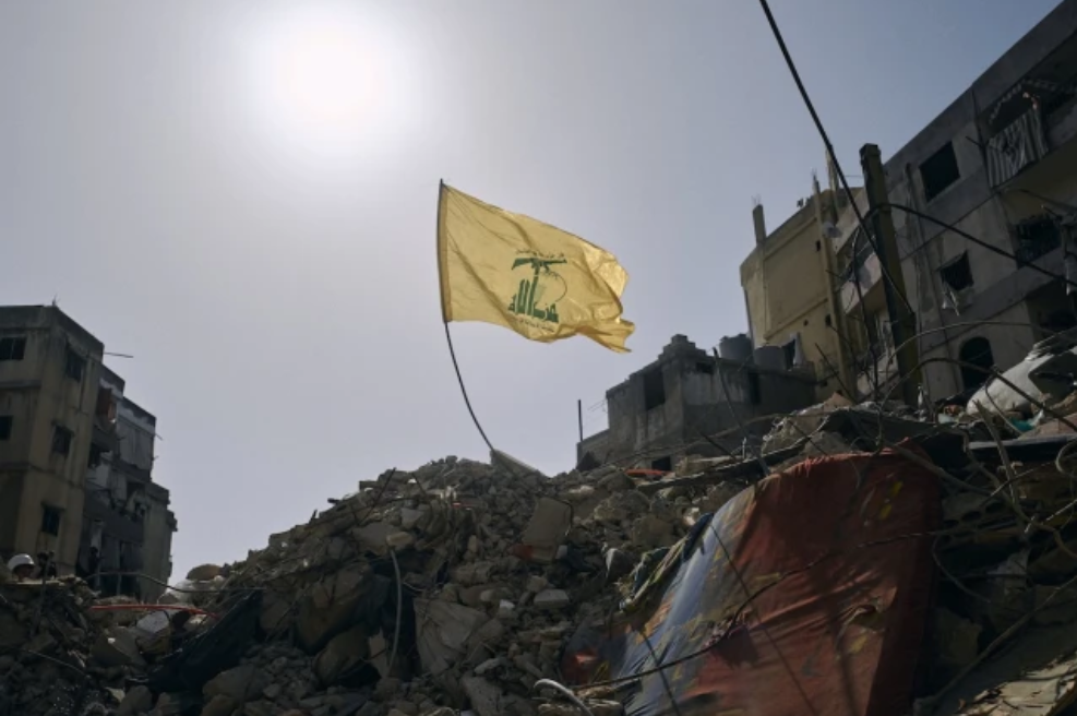 A Hezbollah flag flies over the ruins of an Israeli airstrike in the southern Beirut suburb of Dahiye al-Salam, April 13, 2026. Photo: PressTV.
