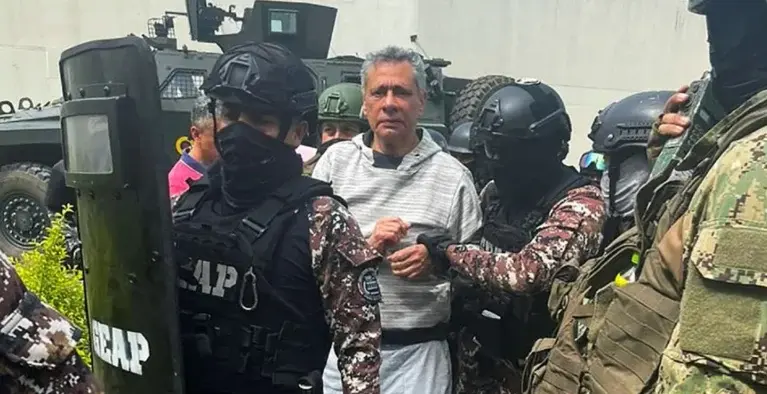 By orders of President Daniel Noboa, in April 2024 Ecuadorian police officers violently entered the Mexican Embassy in Quito and kidnapped Glas even though he had received asylum from the then government of Andrés Manuel López Obrador. Photo: EFE/File photo.