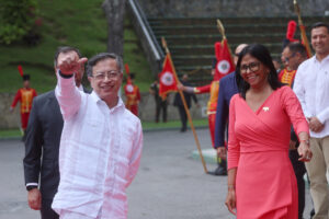 Colombian President Gustavo Petro (left) greets Venezuelan Acting President Delcy Rodríguez (right) upon his arrival at Miraflores Palace in Caracas, Venezuela, on Friday, April 24, for a meeting focused on border security and bilateral cooperation. Photo: Miguel Gutiérrez/EFE.