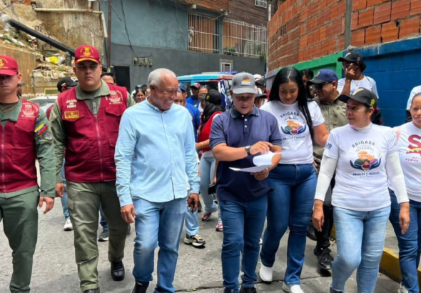 The elderly care brigades in action. Photo: Vice-President of Socialism (Diario VEA).