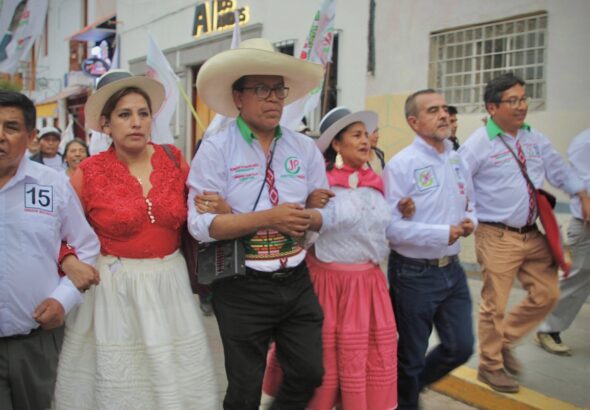 The left-wing presidential candidate of Peru Roberto Sánchez (center) with supporters. Photo: Facebook/Roberto Sánchez.
