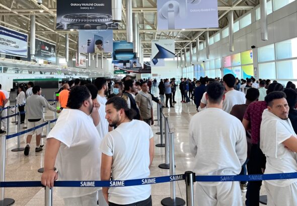 Repatriated migrants at the Simón Bolívar International Airport in Maiquetía waiting in the immigration line. Photo: IG/@minjusticia_ve.