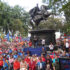 Venezuelan masses gather beneath a statue of Simón Bolivar. Photo source: Rebelión.