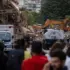 Rescue teams operating heavy equipment in Chacao, one ot the areas most heavily affected by the earthquakes in Caracas. Photo: Ronald Peña R/EFE.