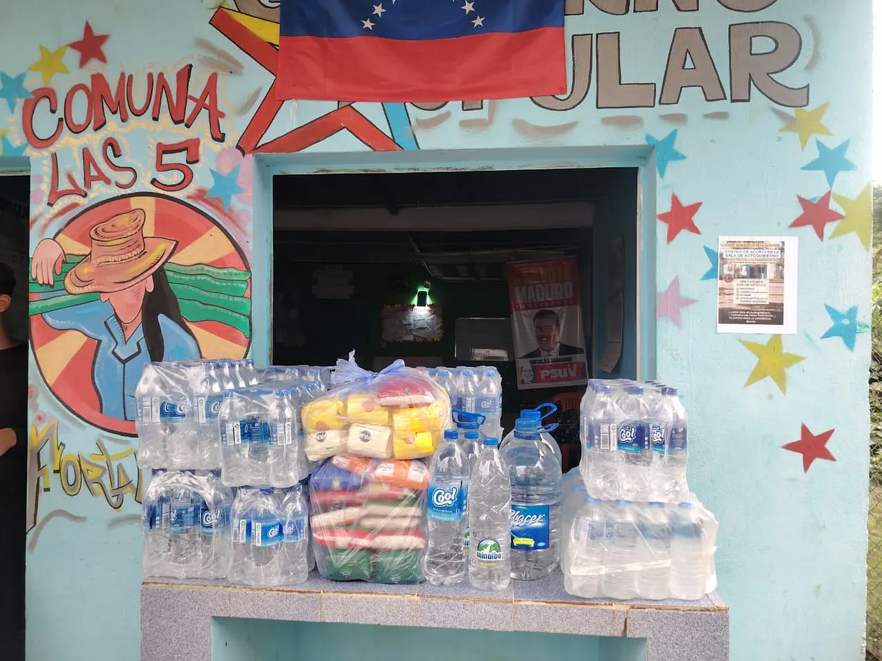 Supplies being gathered outside the commune meeting room at Las Cinco Fortalezas Commune. Photo: Vanessa Pérez.