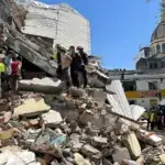 Residents and emergency personnel dig through debris from a partially collapsed building after an earthquake in Pereira, Colombia, on Monday, August 10, 2026. Photo: Reuters.
