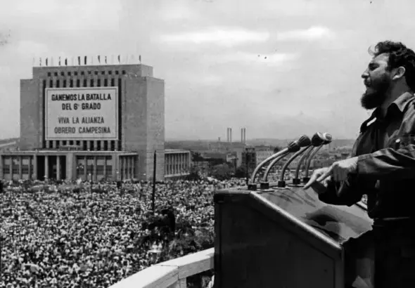 The leader of the Cuban Revolution, Fidel Castro, speaks at the funeral of the victims of the US bombing of Cuba just before the Playa Girón invasion attempt, April 16, 1961. Photo: KPA.