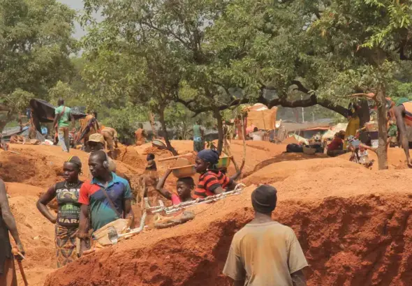 An artisanal gold mine in Mali. Photo: Moises Focus.
