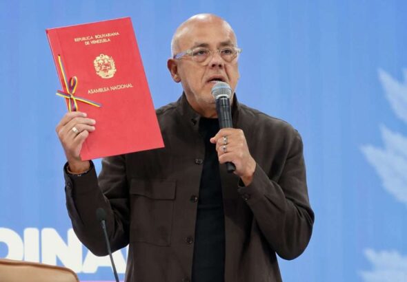 The president of the National Assembly, Jorge Rodríguez, holds the Law on Special Regime for Leases of Properties Intended for Housing after its approval, July 31, 2026. Photo: Wilmer Errades.