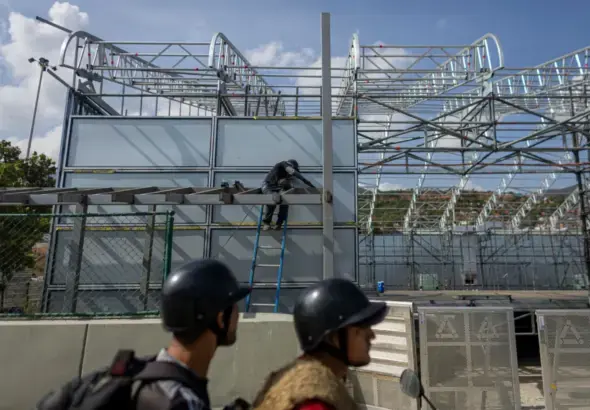 Reconstruction work undergoing at the Simón Bolívar International Airport in Maiquetía, La Guaira state, following the damage sustained in the June 24 earthquakes. Photo: EFE.