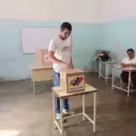 Person casting a vote within a Venezuelan National Electoral Council box. File photo.