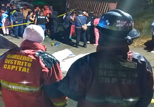 Bodies of two teenage victims of heavy rains reported in Caracas on Sunday, August 16, 2026. Photo: IG/@cpablopalacios.