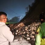 Capital District Head of Government Nahum Fernández inspecting damage caused by a 4.0 earthquake reported in Caracas, Venezuela, on August 18, 2026. Photo: IG/@nahumjfernandez.