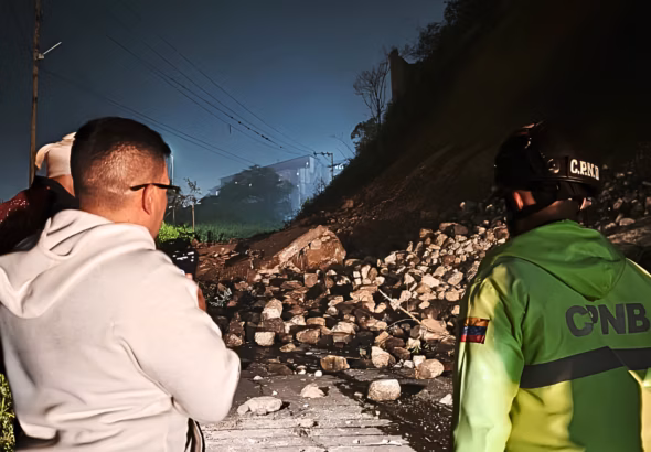 Capital District Head of Government Nahum Fernández inspecting damage caused by a 4.0 earthquake reported in Caracas, Venezuela, on August 18, 2026. Photo: IG/@nahumjfernandez.