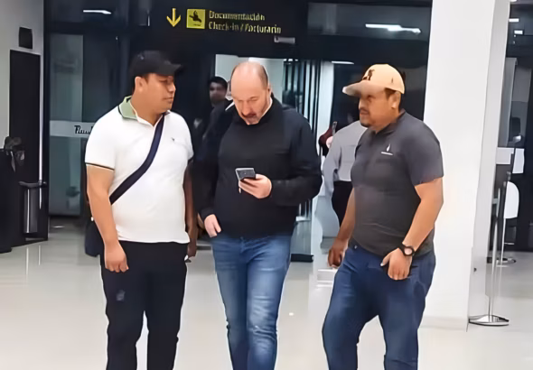 Argentinian President's advisor Fernando Cerimedo's detention in Bolivia. Photo: X/AygunBoDigital.