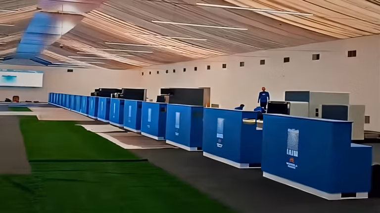 Check-in counters at the unfinished provisional terminal at Simón Bolívar International Airport in Maiquetia, La Guaira state, Venezuela. Photo: X/@dgaviacion_.