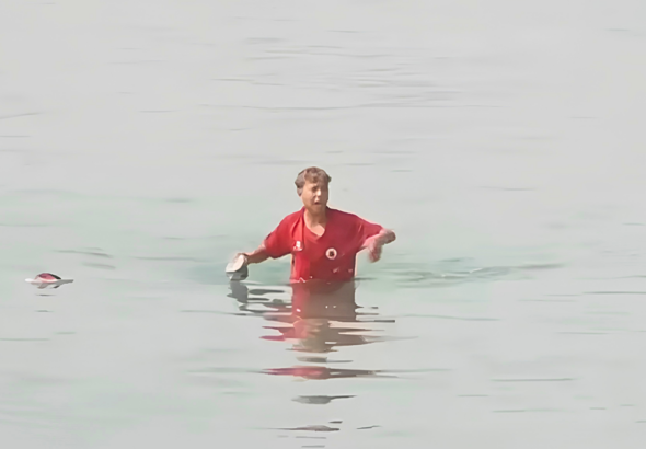 A Moroccan child reaches the coast of Ceuta. Photo: YouTube.