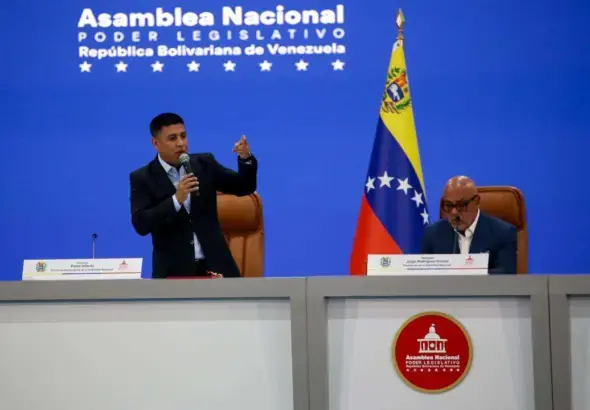 Pedro Infante, first vice president of the National Assembly, presents the partial reform bill for the Organic Law of the Supreme Court of Justice during an ordinary session, alongside National Assembly President Jorge Rodríguez. Photo: Fausto Torrealba/AVN.