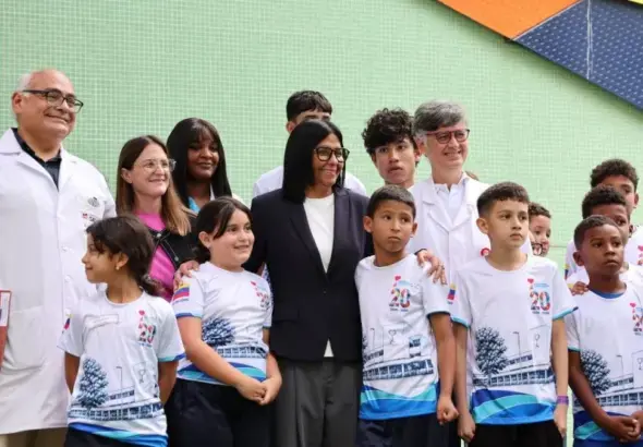 Venezuelan Acting President Delcy Rodríguez with patients and healthcare specialists at the Dr. Gilberto Rodríguez Ochoa Latin American Children’s Cardiology Hospital in Caracas. Photo: Presidential Press.